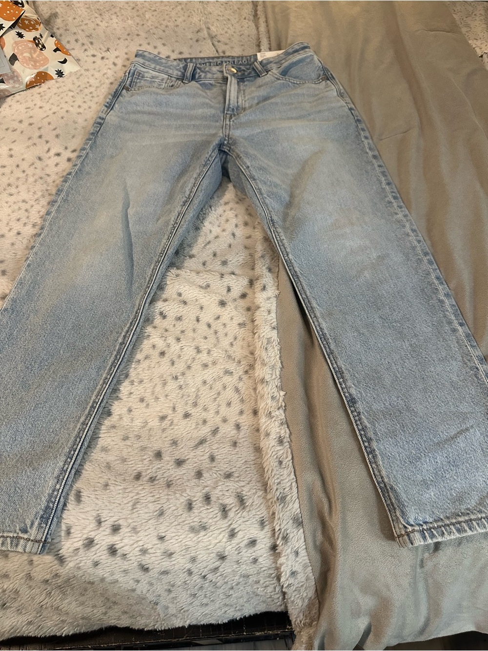 NWT American Eagle Outfitters Light Blue Straight Leg Mom Jeans